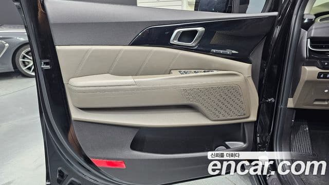 Kia Carnival 2024 — Şəkil 31/32