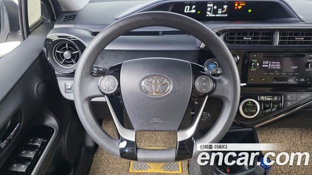 Toyota Prius C 2019 — Photo 16/32