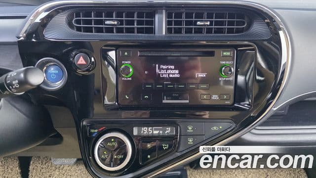 Toyota Prius C 2019 — Photo 17/32