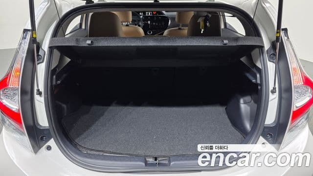 Toyota Prius C 2019 — Photo 10/32
