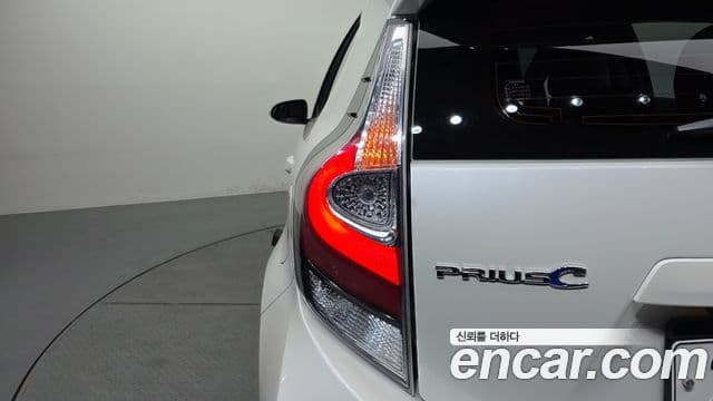 Toyota Prius C 2019 — Photo 30/32