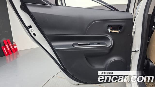 Toyota Prius C 2019 — Photo 2/32