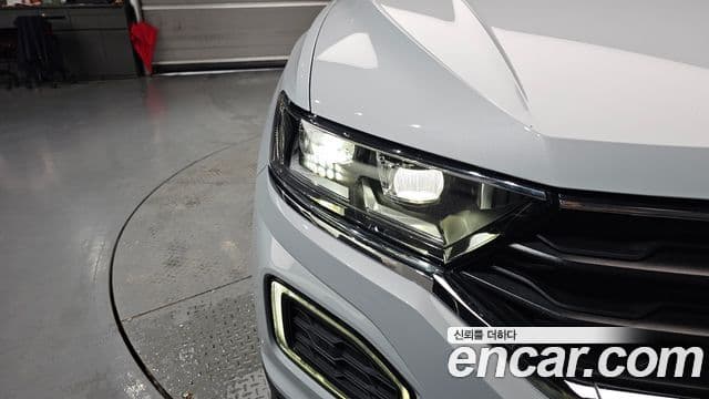 Volkswagen T-Roc 2021 — Şəkil 28/31