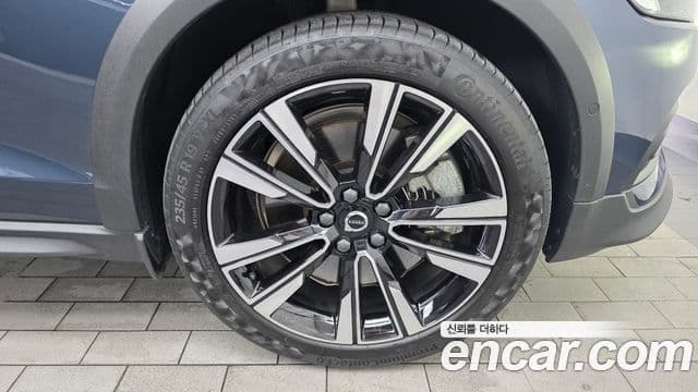Volvo V60 Cross Country 2022 — Şəkil 8/34