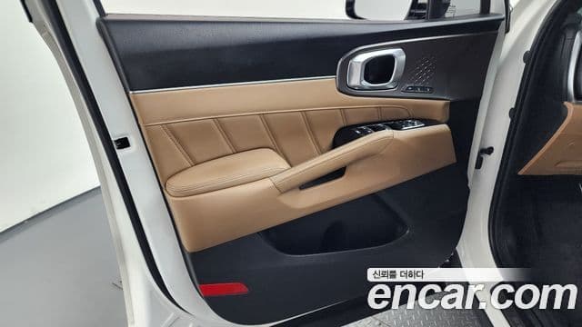 Kia Sorento 2023 — Şəkil 28/37