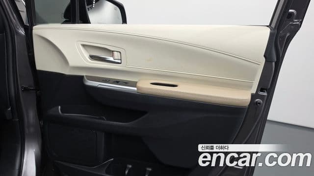 Toyota Sienna 2023 — ფოტო 26/35