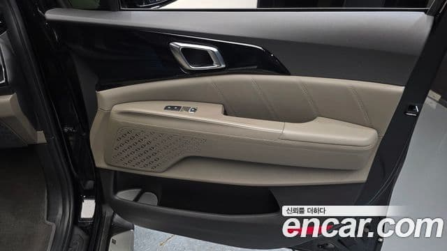 Kia Carnival 2023 — ფოტო 23/34