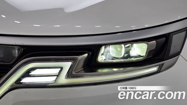 Kia Carnival 2021 — ფოტო 13/35