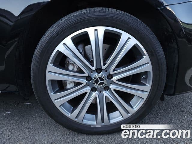Mercedes-Benz E-Class 2020 — Photo 3/20
