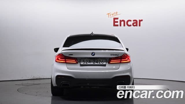 BMW 5 Series 2018 — Şəkil 18/20