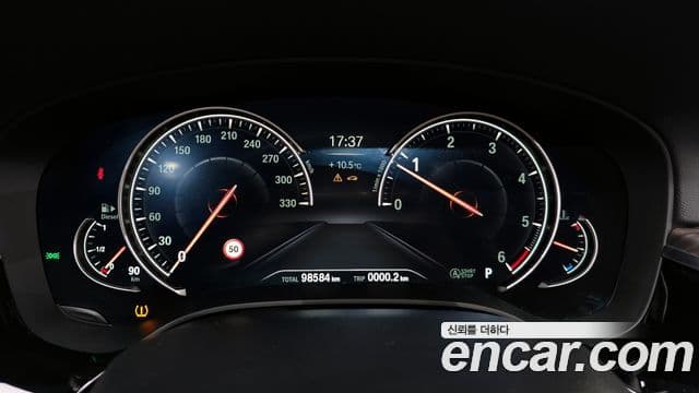 BMW 5 Series 2018 — Şəkil 9/20