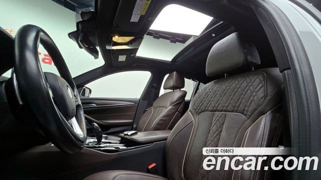 BMW 5 Series 2018 — Şəkil 17/20