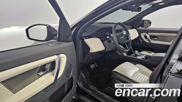 Land Rover Discovery Sport 2024 — фото 10 из 20