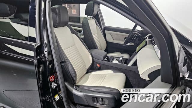 Land Rover Discovery Sport 2024 — фото 12 из 20