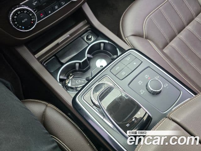 Mercedes-Benz GLE-Class 2018 — Photo 9/20