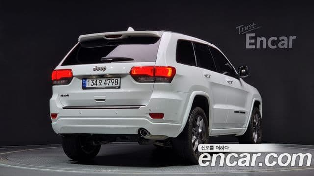 Jeep Grand Cherokee 2021 — ფოტო 2/20