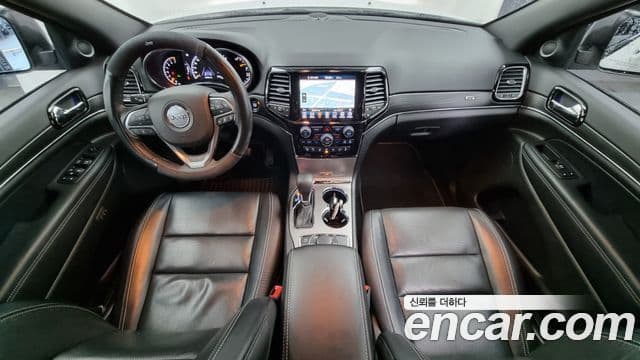 Jeep Grand Cherokee 2021 — ფოტო 7/20