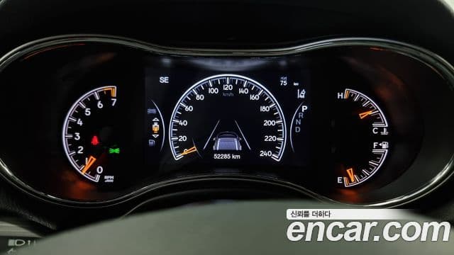 Jeep Grand Cherokee 2021 — ფოტო 8/20