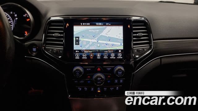 Jeep Grand Cherokee 2021 — ფოტო 14/20