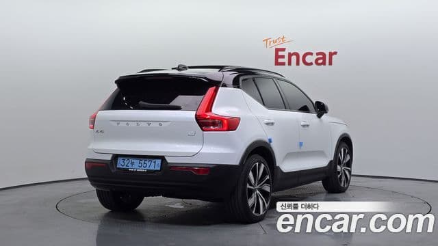 Volvo XC40 Recharge 2022 — ფოტო 5/20
