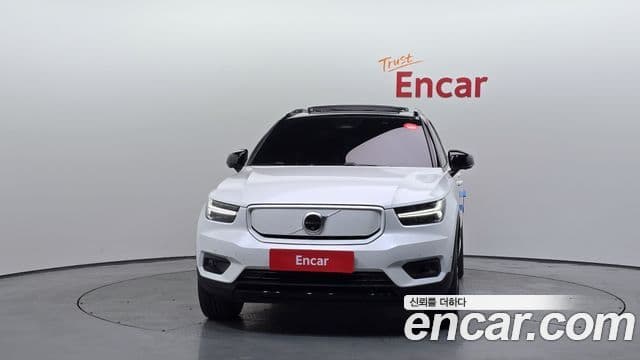 Volvo XC40 Recharge 2022 — ფოტო 15/20