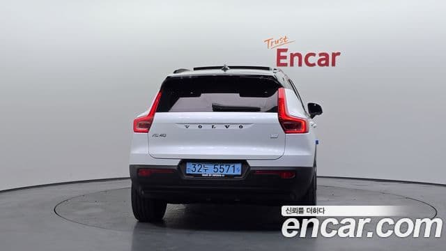 Volvo XC40 Recharge 2022 — ფოტო 6/20