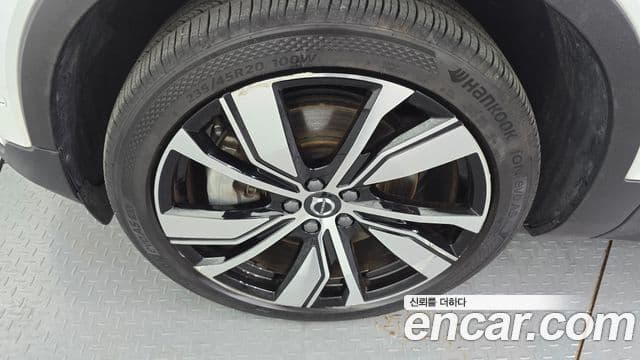 Volvo XC40 Recharge 2022 — ფოტო 14/20