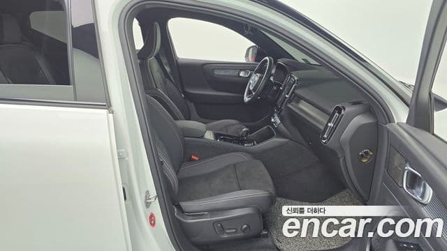 Volvo XC40 Recharge 2022 — ფოტო 19/20
