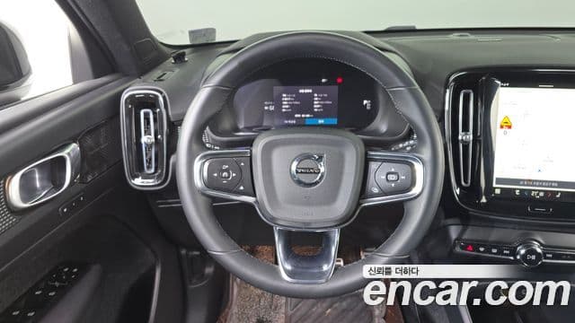 Volvo XC40 Recharge 2022 — ფოტო 11/20