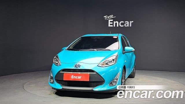Toyota Prius C 2018 — Şəkil 14/20