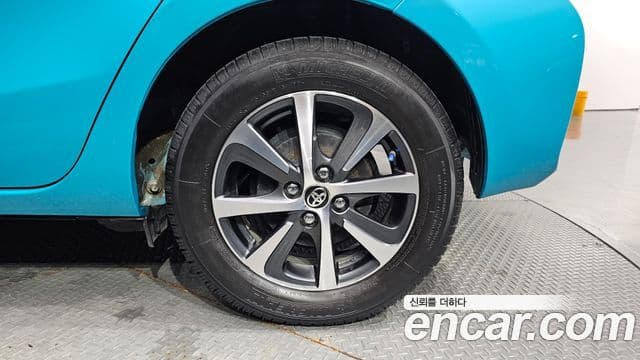 Toyota Prius C 2018 — Şəkil 16/20