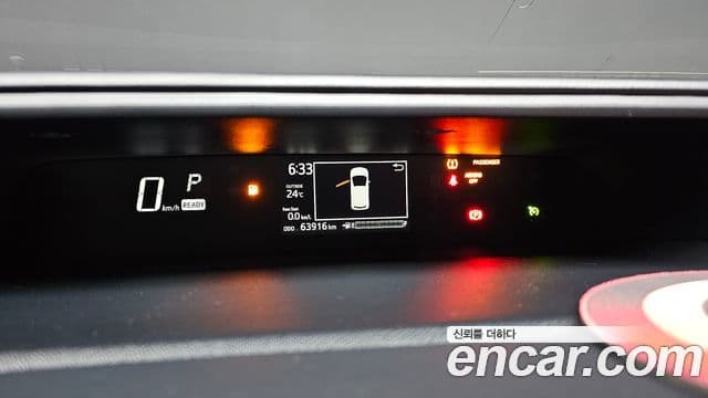 Toyota Prius C 2018 — Şəkil 9/20