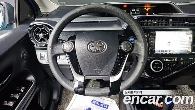 Toyota Prius C 2018 — Şəkil 17/20