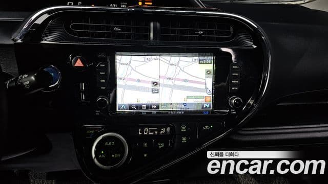 Toyota Prius C 2018 — Şəkil 19/20