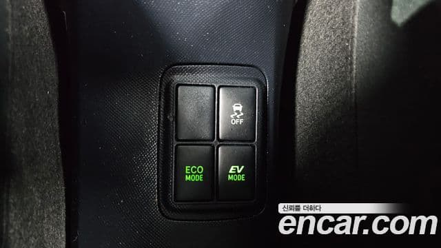 Toyota Prius C 2018 — Şəkil 8/20