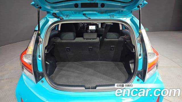 Toyota Prius C 2018 — Şəkil 7/20