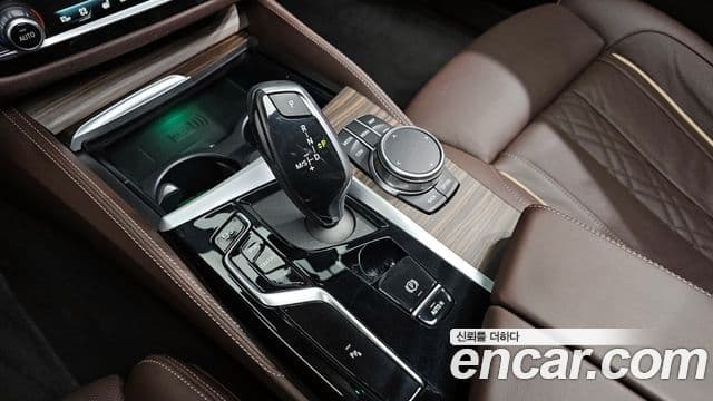 BMW 5 Series 2023 — фото 9 из 20