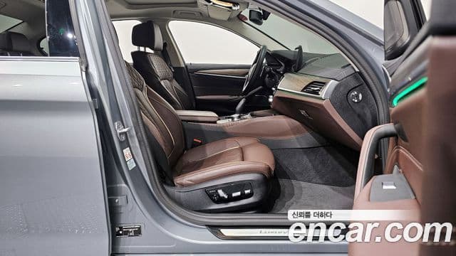 BMW 5 Series 2023 — фото 10 из 20
