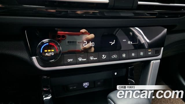 Kia Seltos 2021 — ფოტო 17/20