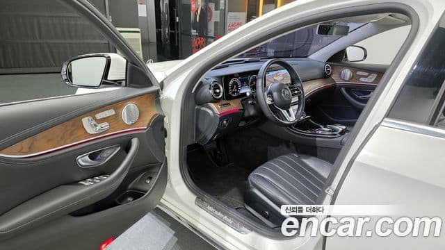 Mercedes-Benz E-Class 2018 — Photo 3/20