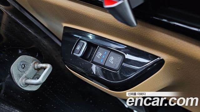Kia Carnival 2020 — ფოტო 17/20