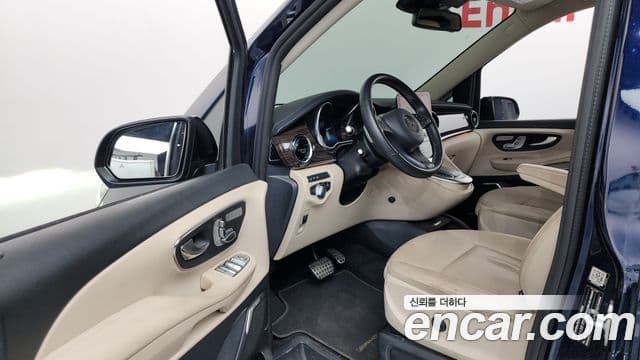 Mercedes-Benz V-Class 2022 — Şəkil 10/20
