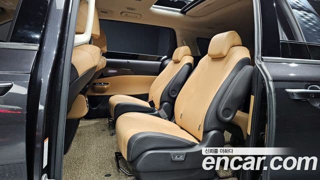 Kia Carnival 2021 — ფოტო 12/20