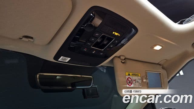 Kia Carnival 2021 — ფოტო 17/20