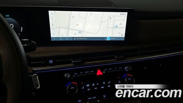 Hyundai Santa Fe 2023 — ფოტო 16/20