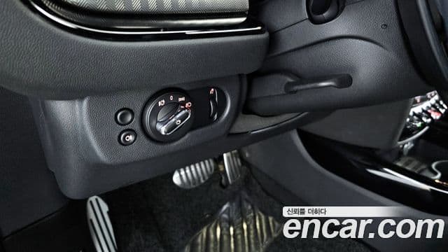 Mini Cooper S Clubman 2023 — ფოტო 20/20
