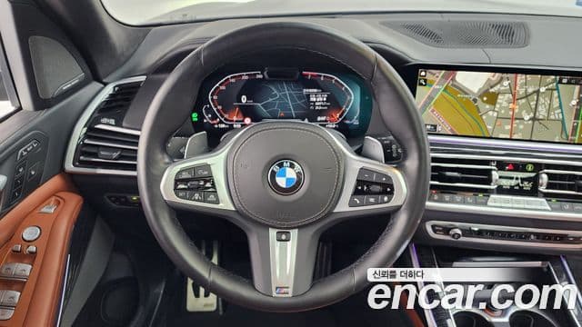 BMW X7 2022 — ფოტო 13/20