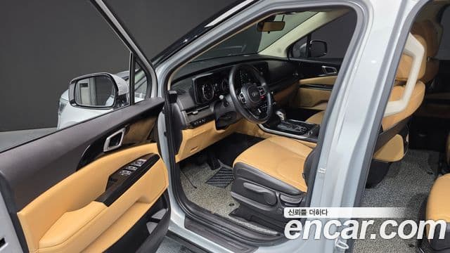 Kia Carnival 2021 — ფოტო 10/20