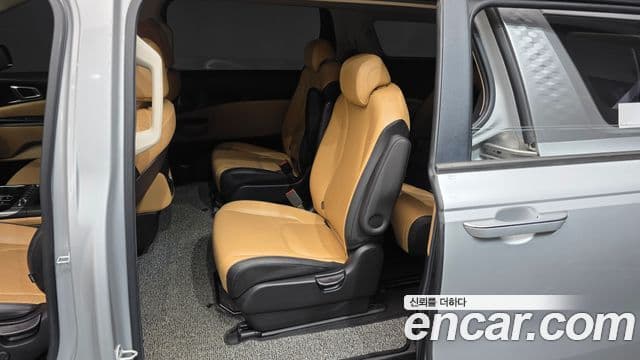 Kia Carnival 2021 — ფოტო 11/20
