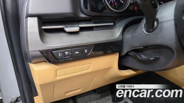 Kia Carnival 2021 — ფოტო 15/20